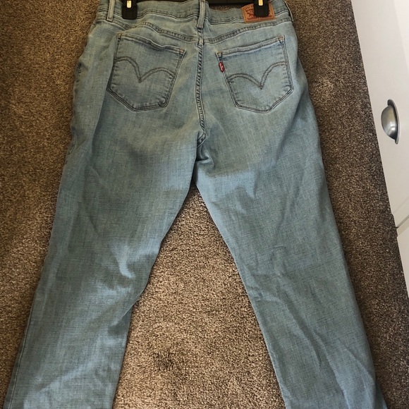 Women’s Levi Jeans Size 14 - Picture 2 of 3